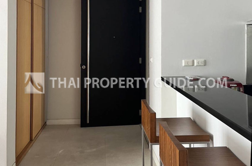 Condominium in Sukhumvit : Domus Condo Suk 16 